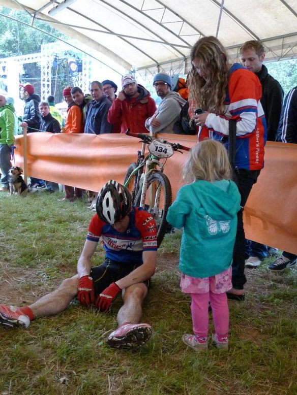 318074_3707923949724_492748847_n